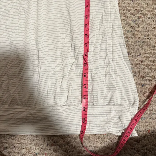 Beyond Yoga Sleek Stripe Back Mesh Tank Top Built in Bra- Size XS - Image 6