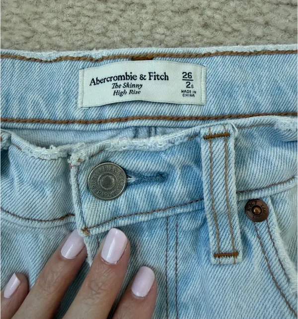 Abercrombie & Fitch Light Wash Distressed Ankle Jeans - Image 3