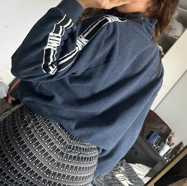 Victoria's Secret PINK Sweatshirt - Image 5