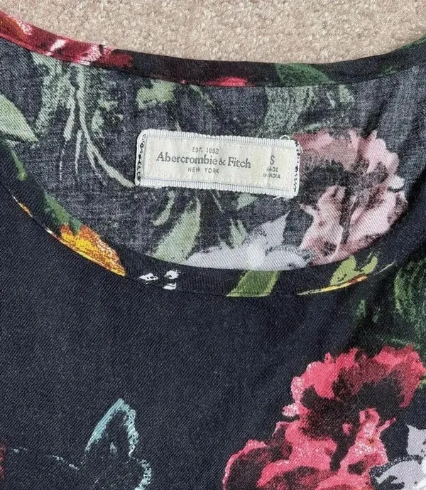 Abercrombie & Fitch Black Floral Crochet-Hem Short Sleeve Top - Image 5