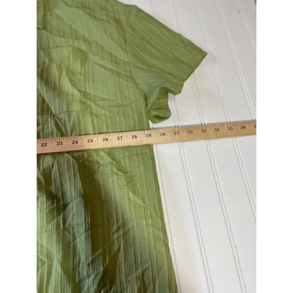 Shein Curve+ Olive Green Textured Button Down Shirt and Shorts Set Size 24 6X - Image 6