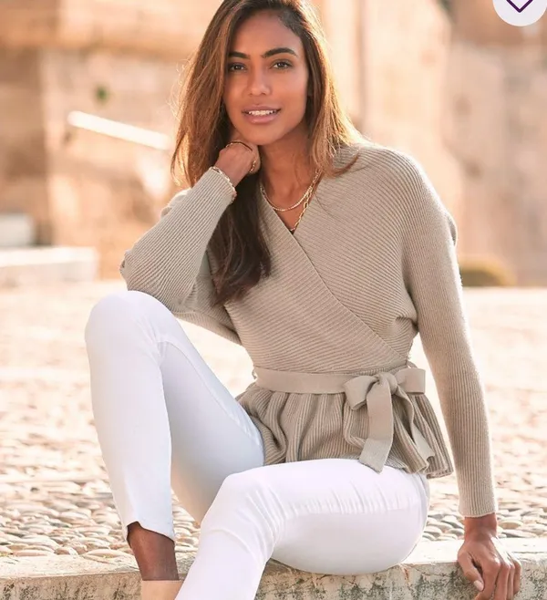 Revolve NWT Lascana Wrap Look V-Neck Sweater in beige. Size Medium *Does not come with belt - Image 7