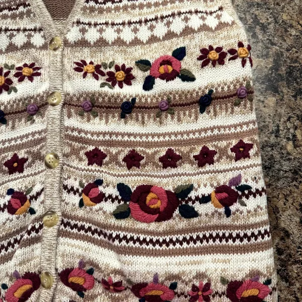 White Stag Cottagecore Sweater Vest Floral Embroidered Boho Grandma Fair Isle Nordic Large - Image 7