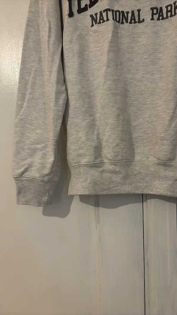 Yellowstone National Park Prairie Mountain Crewneck M Grey - Image 4