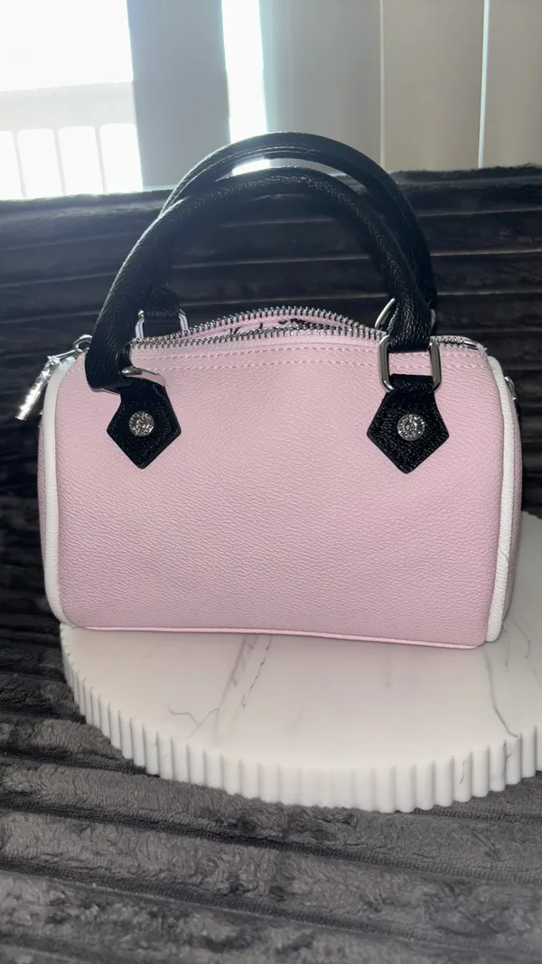 Sac bandoulière Von Dutch Mini Barrel Rose 🎀 - Image 5