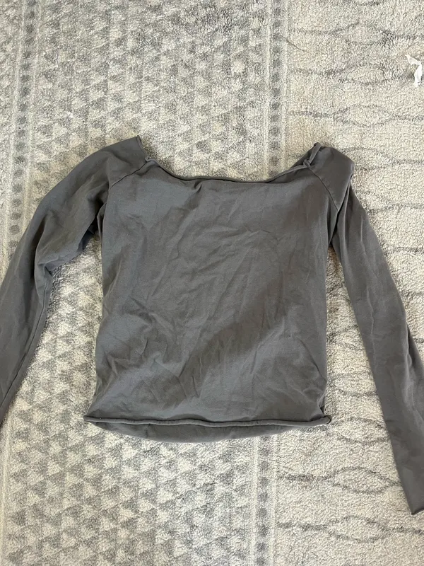 Brandy Melville Top gray off the sholder - Image 2
