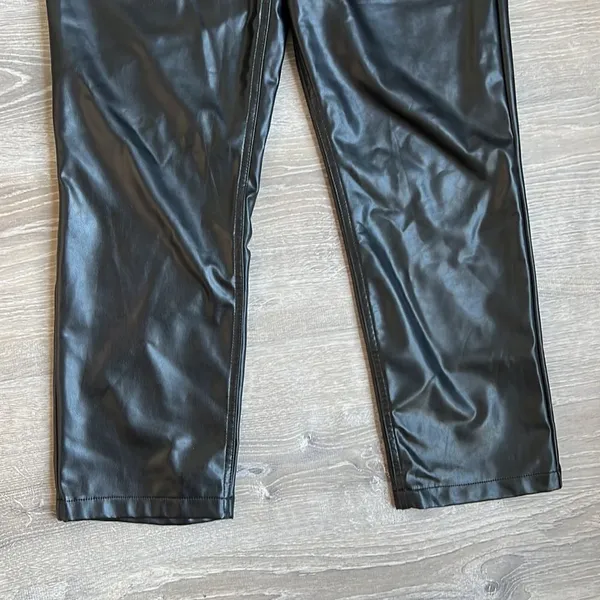 Abercrombie and Fitch Curve Love Vegan Leather 90s Straight ultra high rise - Image 6