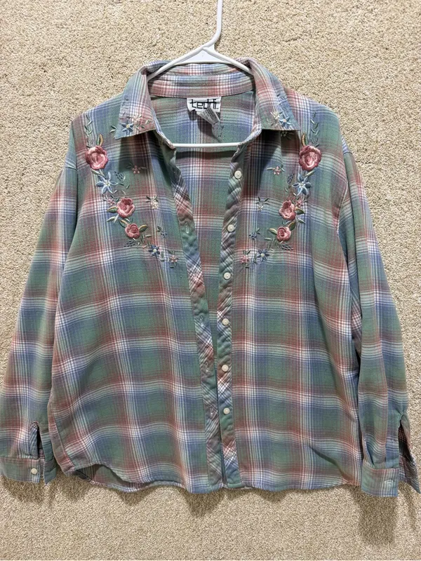 Vintage cottagecore soft girl cowgirl western embroidered grandma button shirt - Image 2
