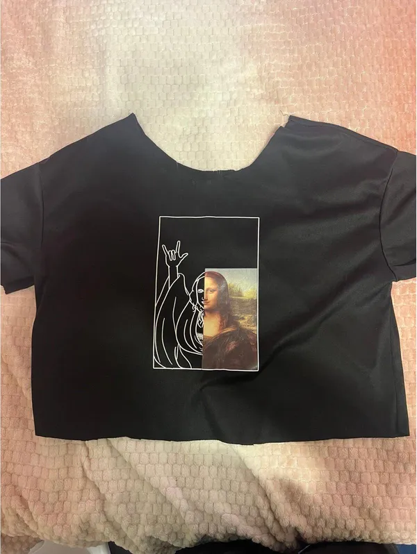 Size M Black and white Mona Lisa crop top - Image 2