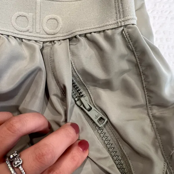 Alo mint green reinvention jogger XS women *flawed - Image 5
