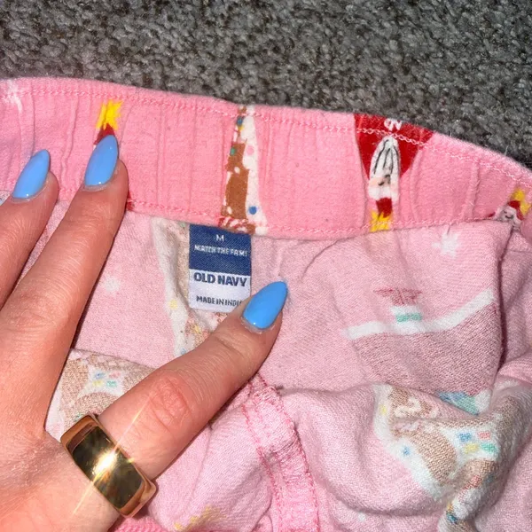 Old Navy Pink Santa Print Women's Shorts - Image 3