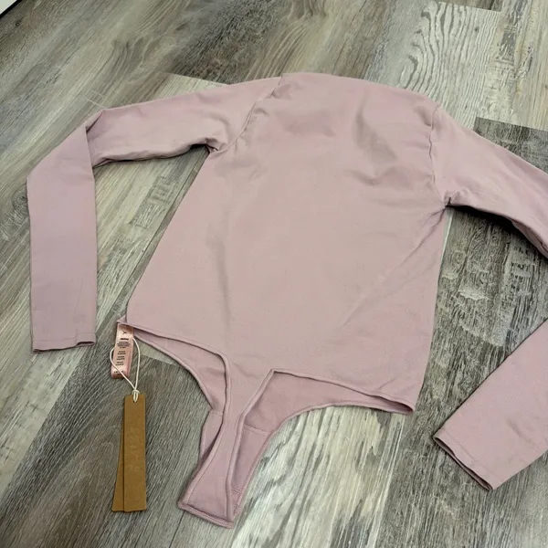 Skims essential long sleeve scoop neck bodysuit Color dusk Size small/medium New - Image 2