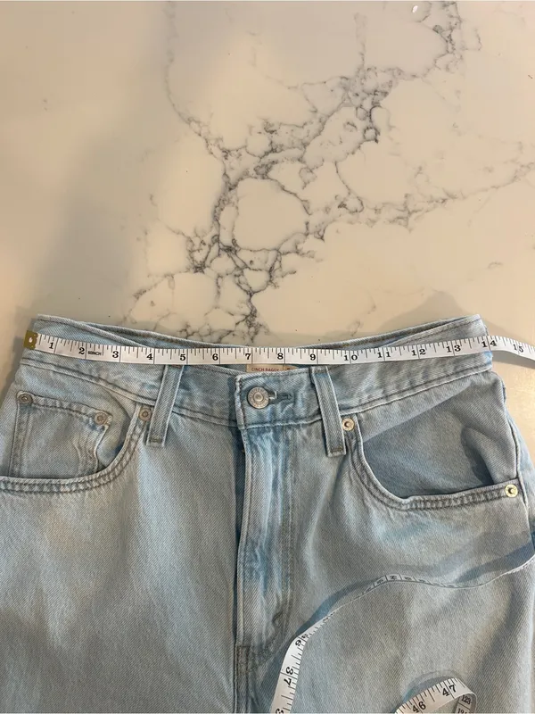 Levi’s Women’s Cinch Baggy size 28 - Image 6
