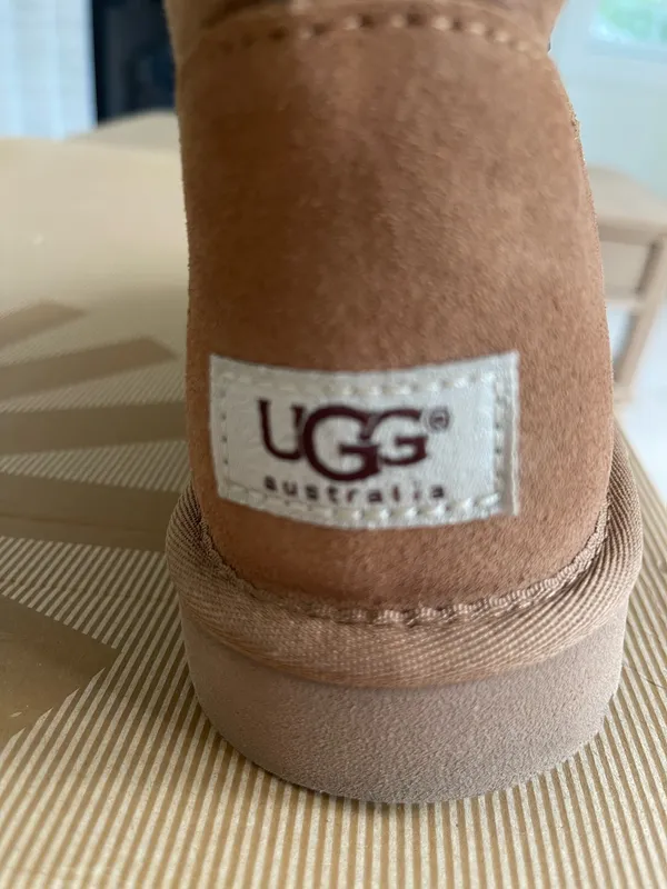 Ugg W Genevieve size 7 - Image 4