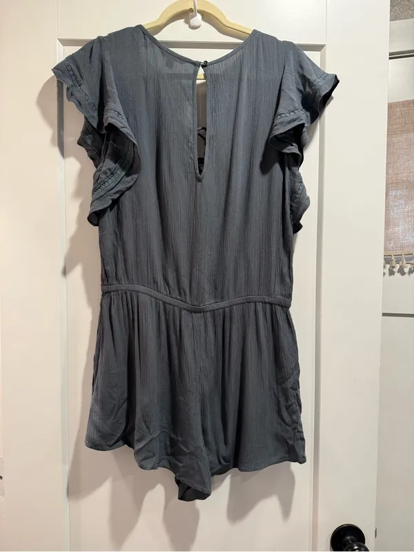 American Eagle Outfitters Lace-Up Flutter Sleeve Tunic Romper in Charcoal Size L - Image 3