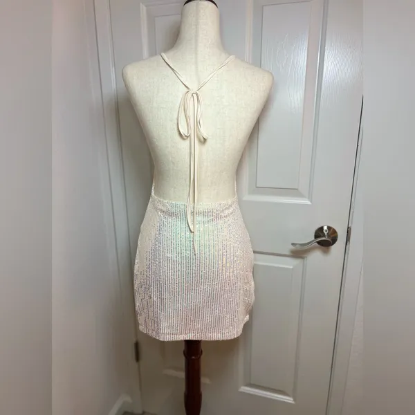 Elegant‎ Cream Halter Dress Sise Large - Image 4