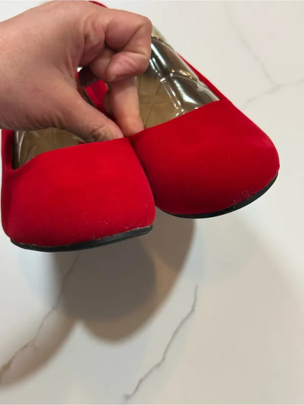 MAIERNISI JESSI Women's Classic Round Toe Pump Kitten Low Heel Velvet Red Shoes - Image 15