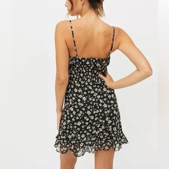 Urban Outfitters Black Daisy Floral Smocked Mini Dress Ruffle Hem Size M FD5532 - Image 14