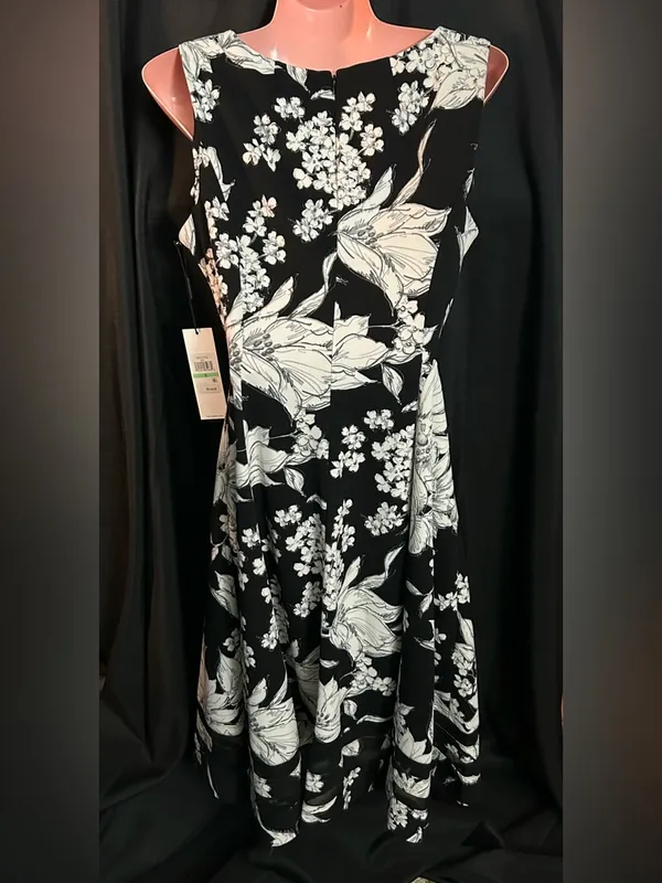 Calvin Klein Women’s Black & White Floral Print Dress SZ 8 NWT - Image 2
