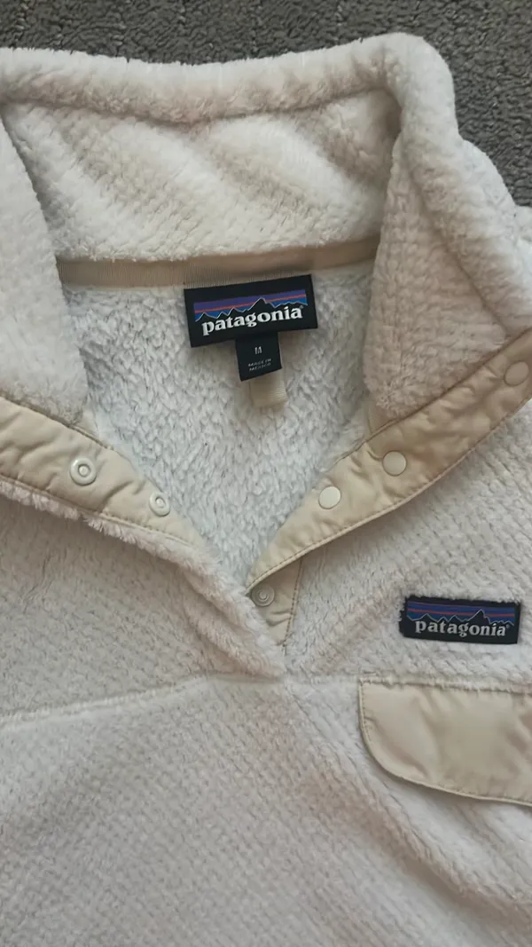 Patagonia White Pullover - Image 2