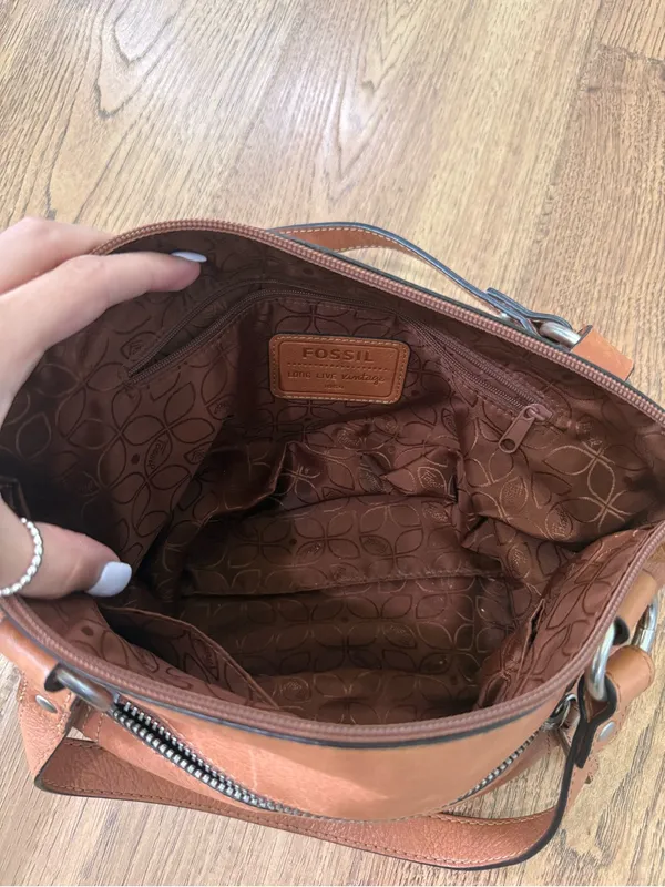 Vintage Fossil tan leather shoulder bag featuring dual shoulder straps - Image 8