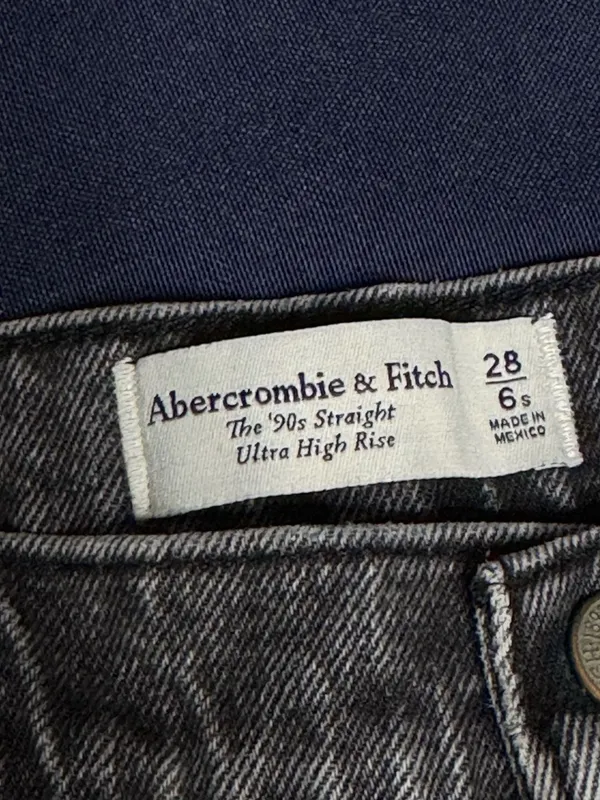 Abercrombie & Fitch 90s Straight Ultra High Rise Jeans 28 6S Washed Black - Image 4
