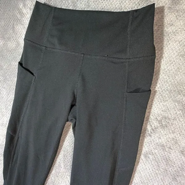 Fabletics Black High Rise 7/8 Leggings Size Small Side Pockets 25” Yoga Pilate - Image 2