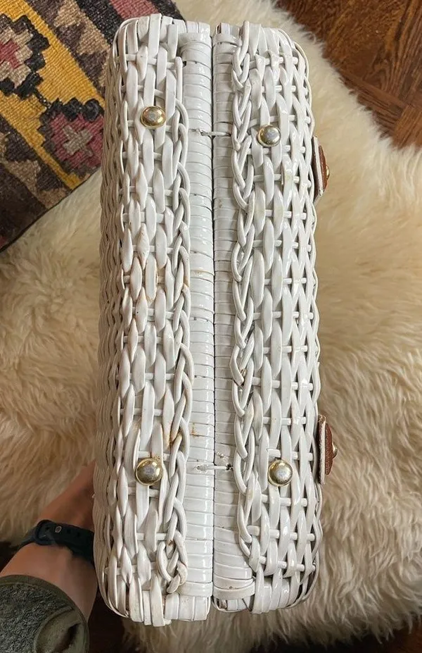 1970s vintage wicker purse handbag wooden accents leather handle - Image 3