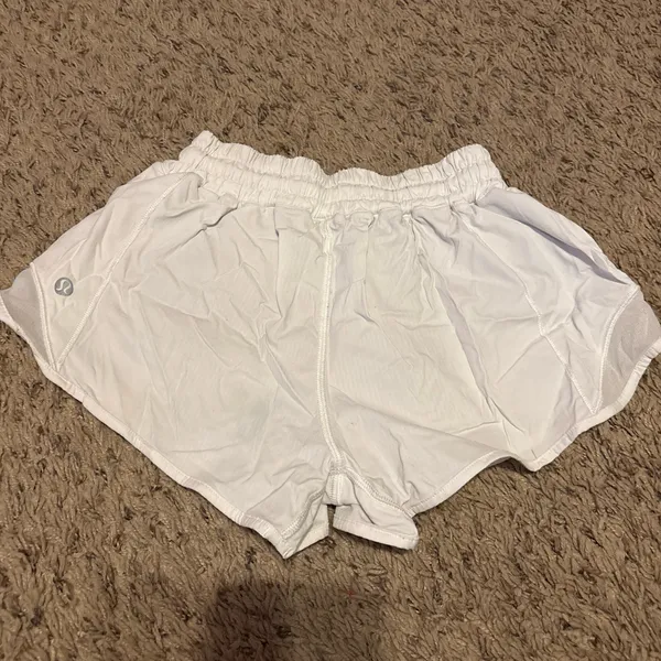 Lululemon White Shorts Hotty Hot 2.5" Low-Rise Lined - Image 2