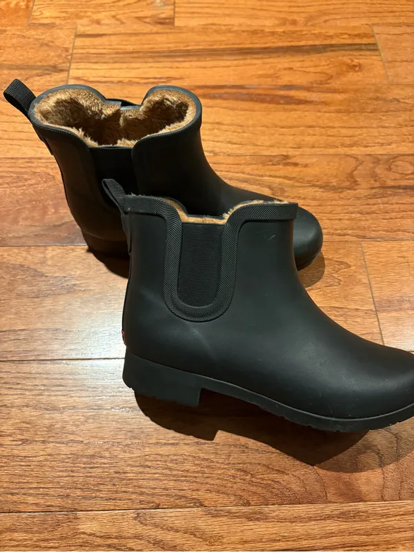 chooka Women’s Black Faux-Fur Lined Ankle Rain Boots Size 8. - Image 4