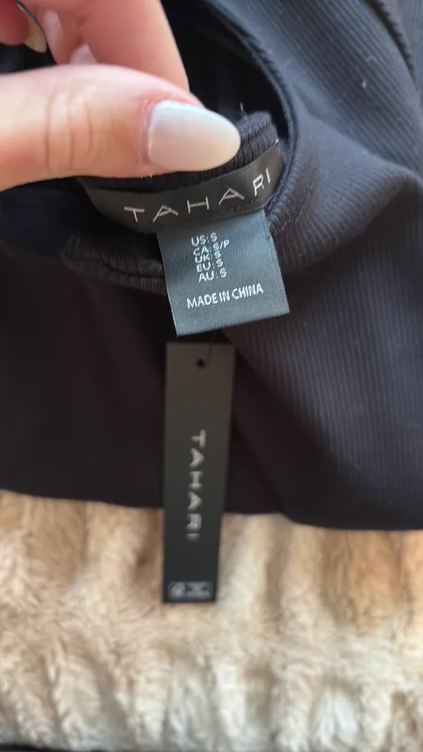 Tahari scoop neck tee - Image 3
