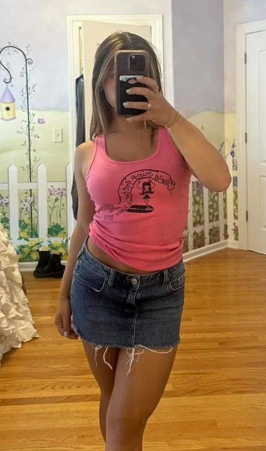 2000s Y2K pink and black tank top with graphic print on front - Image 3