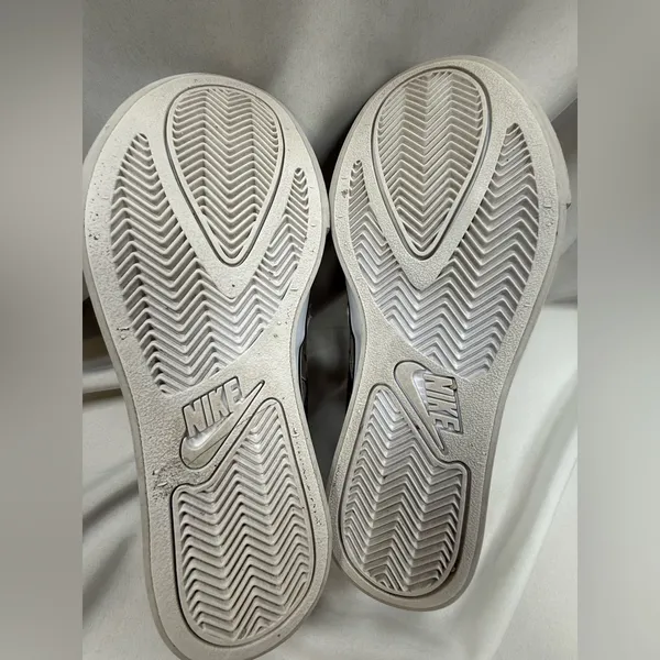 Nike Women's Slip-On Sneakers in Black, White and Gray Tropical Print - Image 10