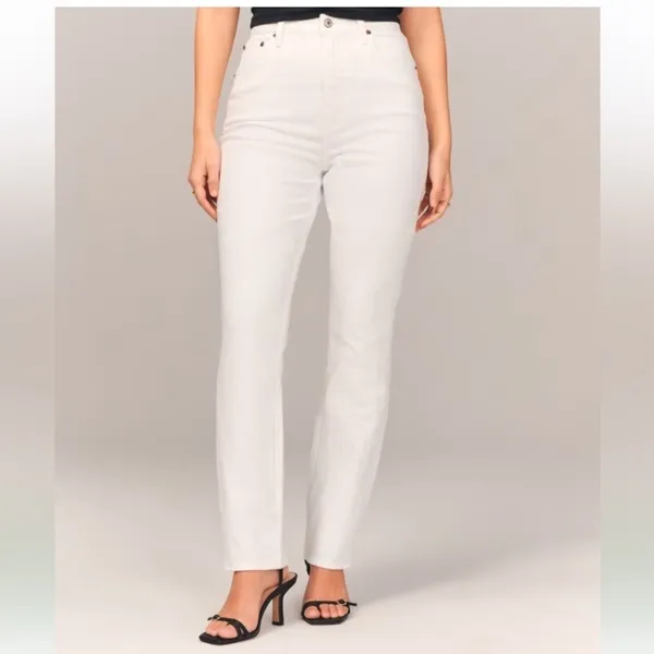 Abercrombie & Fitch High-Rise Straight Leg Jeans in White - Image 4