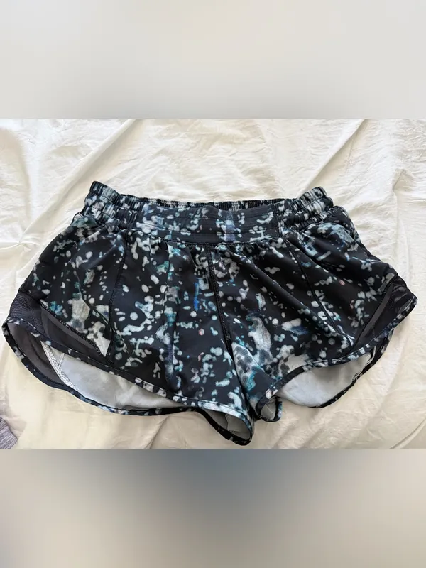 Lululemon Hotty Hot Short II in the Pixel Haze Multi 2.5” Black 6 - Image 2