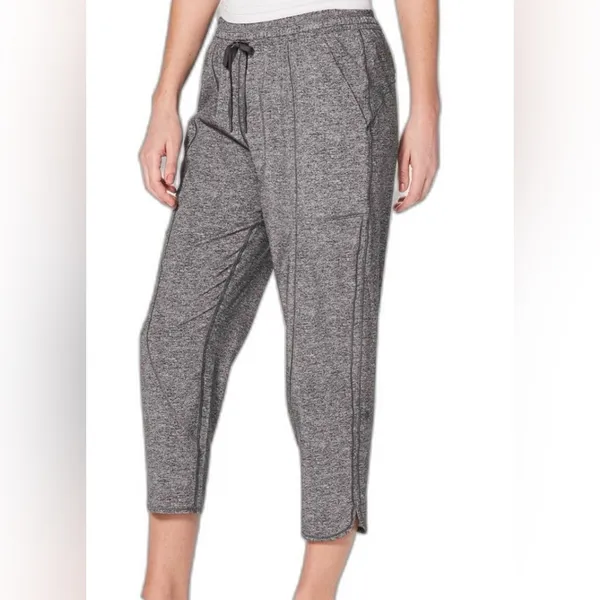 1045. Lululemon Final Play Crop 23" pants in Heather Lux Multi Black. Sz 12 - Image 7