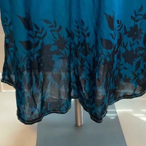 Elegant Blue Sleeveless Mini Dress - Image 3