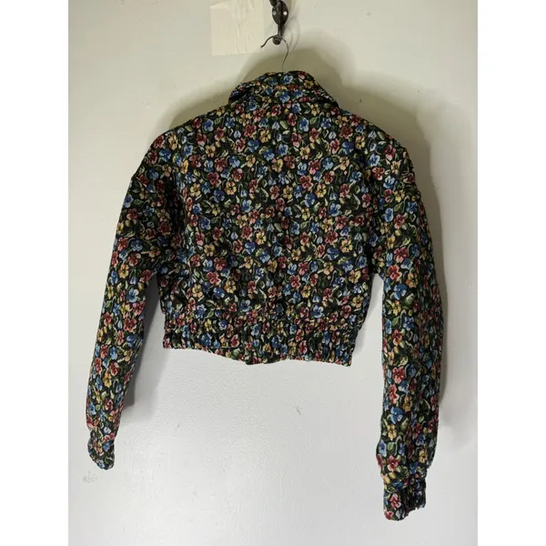 NWT Kimchi Blue Jacket Womens Small Black Floral Tapestry Cropped Quilted Zip Up - Image 2