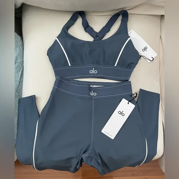 ALO Yoga SET NWT Bluestone White Airlift Suit Up Bra & Airlift Suit Up legging M - Image 3