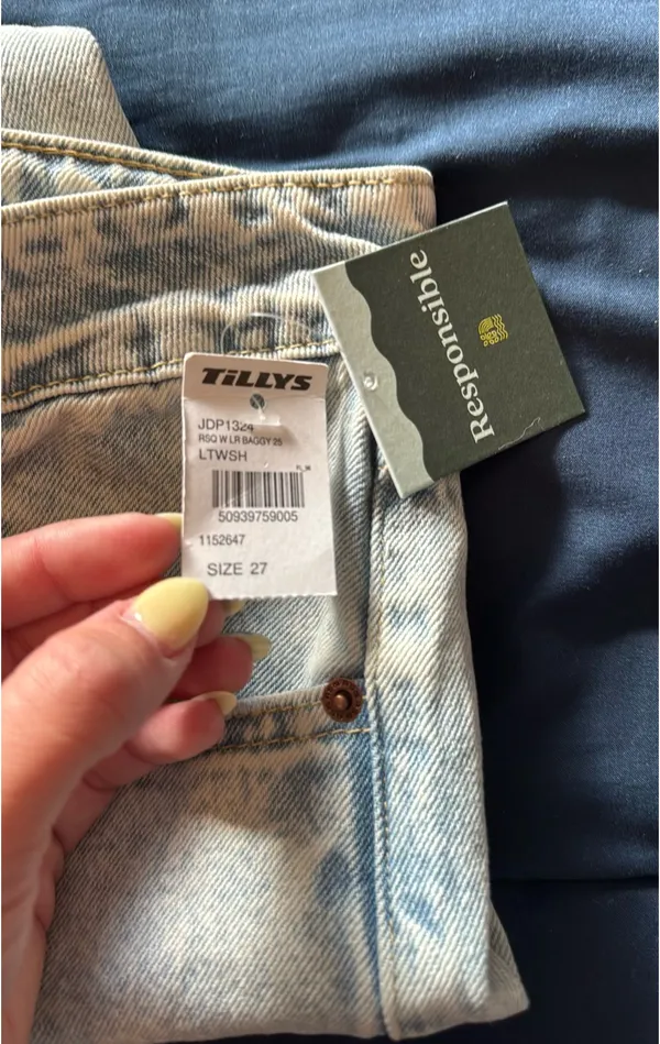 Tilly's Low-Rise Baggy Jeans - Image 3