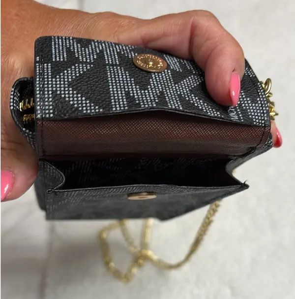 Michael Kors Cellphone Wallet Crossbody - Image 4