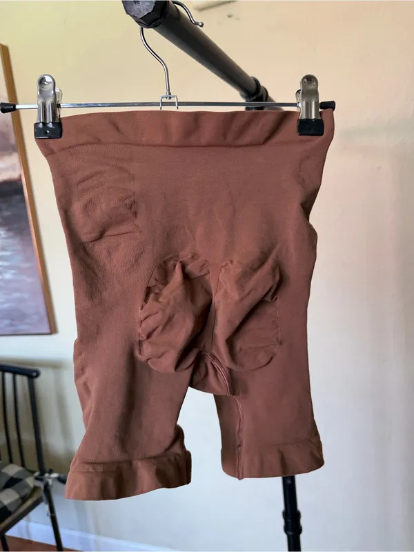 Skims Everyday Sculpt High Mid Thigh Short Jasper size L NWOT - Image 6