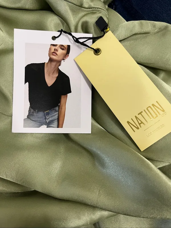 NWT Nation LTD Olive Green Satin V-Neck Women's Top size L - Image 4