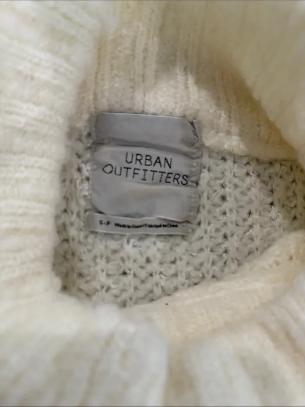 Urban outfitters Gemini sweater oversized cream with balloon sleeves size small - Image 5
