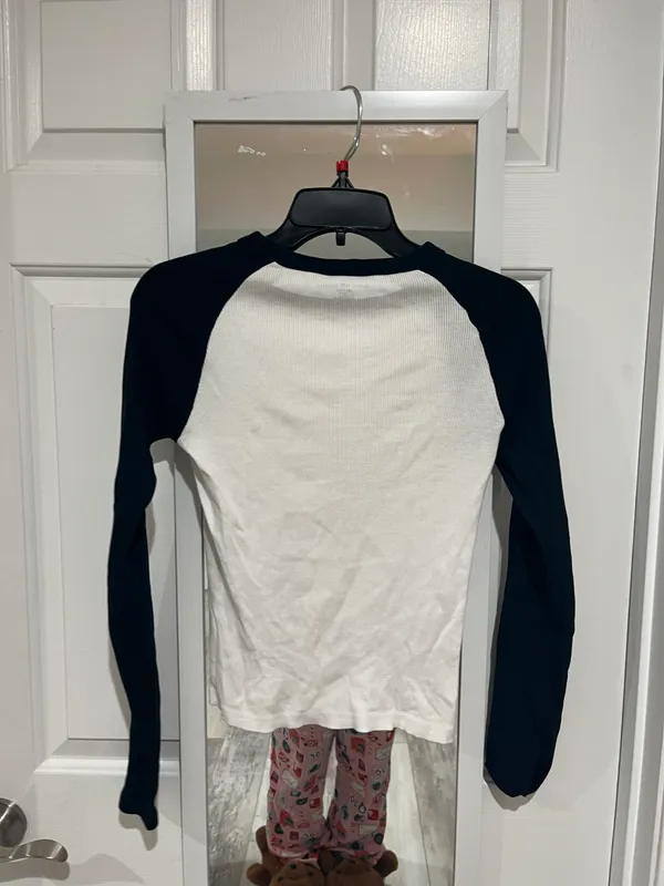Brandy Melville Black Bianca Longsleeve - Image 3