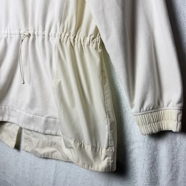 Athleta Triumph Hybrid Crewneck Sweatshirt Magnolia White Cream Women's size M - Image 4
