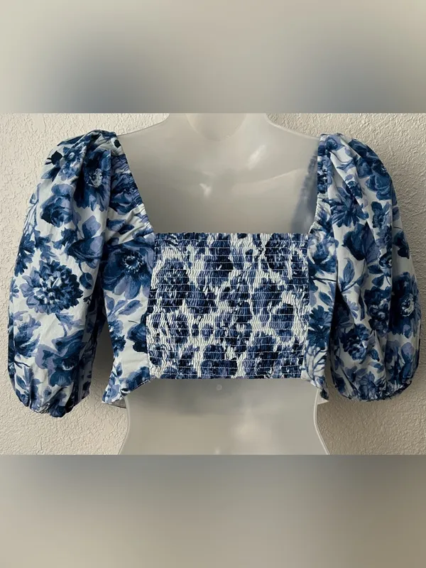 Abercrombie and Fitch Size XS Blue Floral Puff-Sleeve Square-Neck Crop Top - Image 4