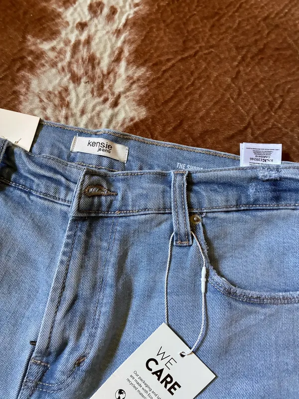Women's light wash denim cutoff shorts new with tags Kensie jeans Size 10/30 - Image 4