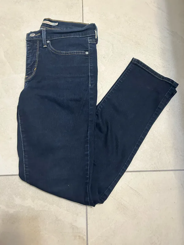 Levi’s 312 Women’s Shaping Slim Jeans - Image 2