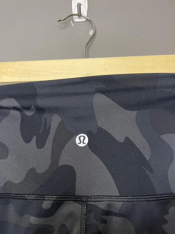 Lululemon Leggings Womens Medium Black Camo High Rise Ankle Yoga Pants Athletic - Image 4